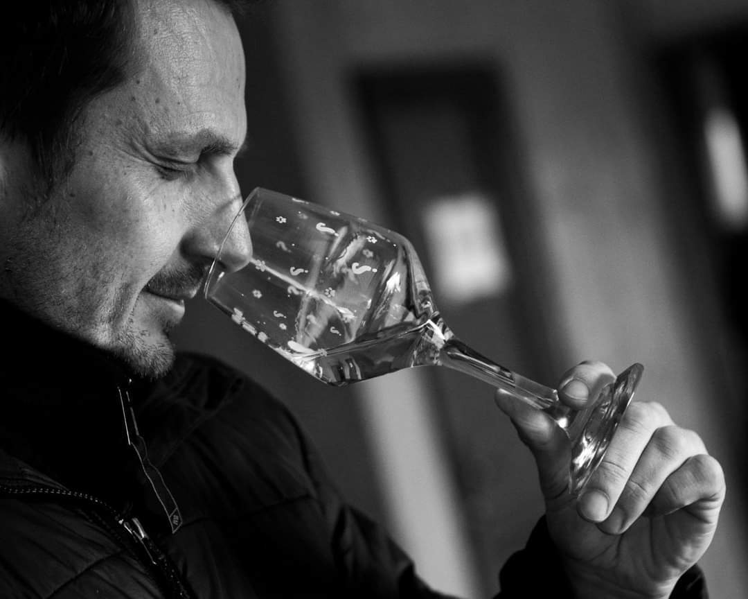 hand which is holding wine